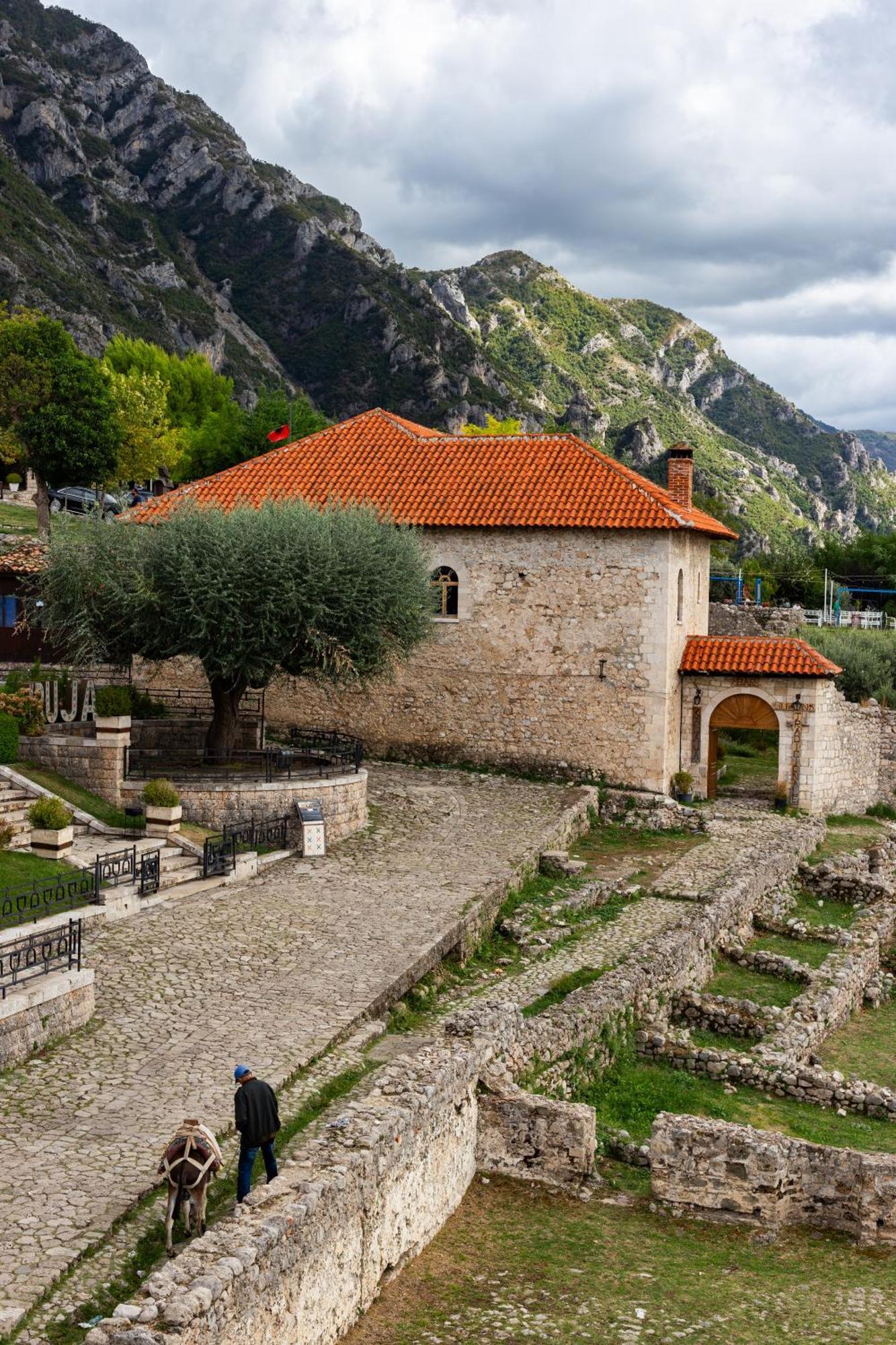 Kruja Albergo Diffuso , Inside Kruja Castle Exterior photo